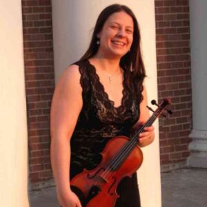 Karianne Waterland smiling while holding a violin.