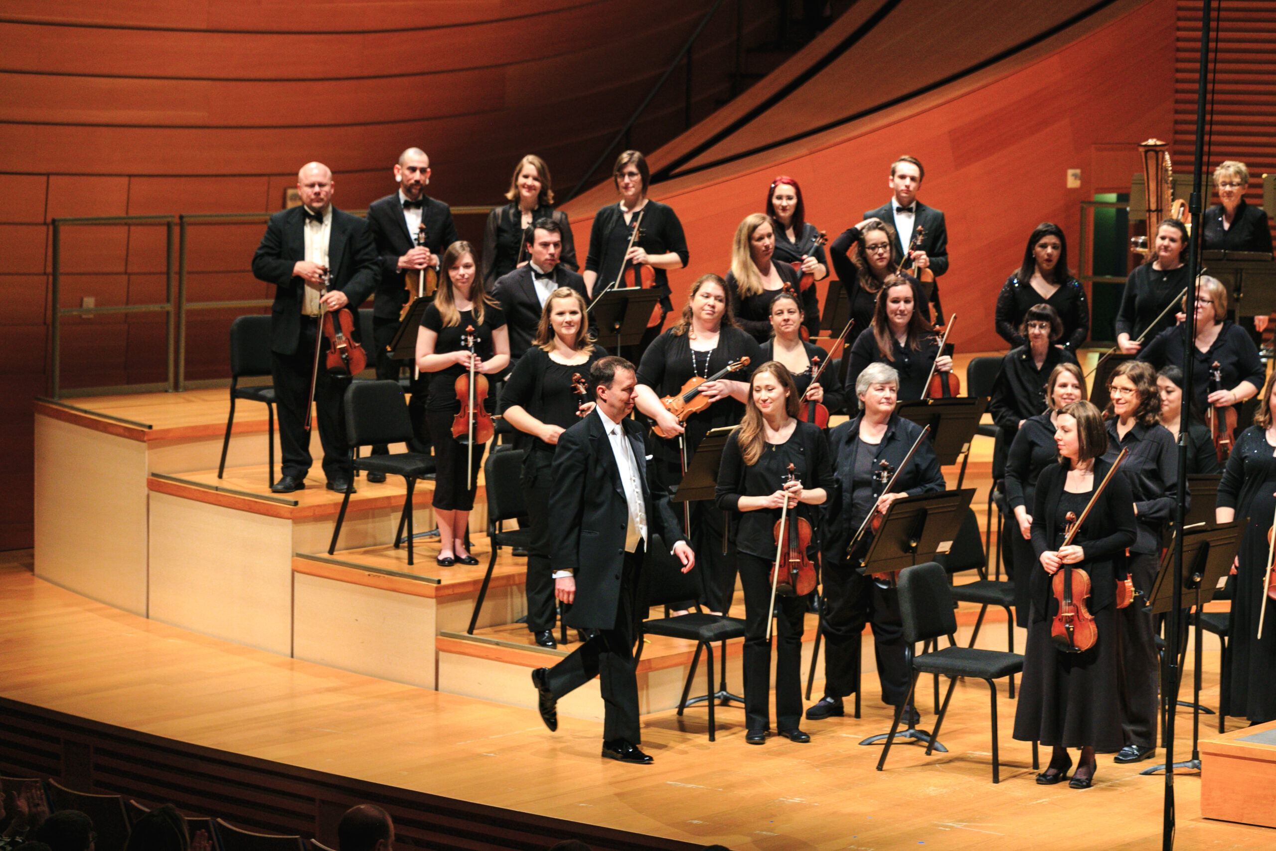 maestro Jim Murray joins the orchestra on stage